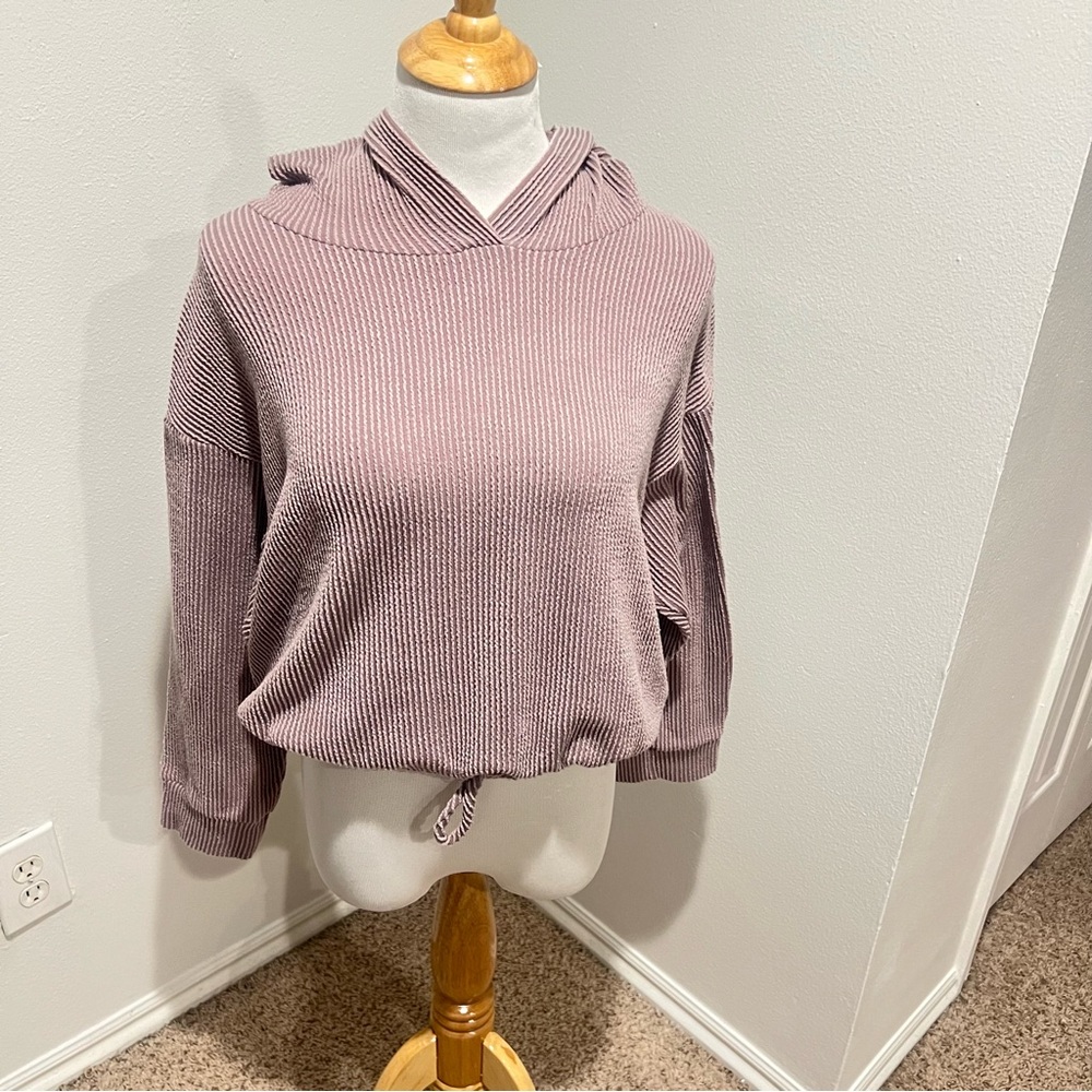 Tres Bien Mauve‎ Off-the-Shoulder Sweater